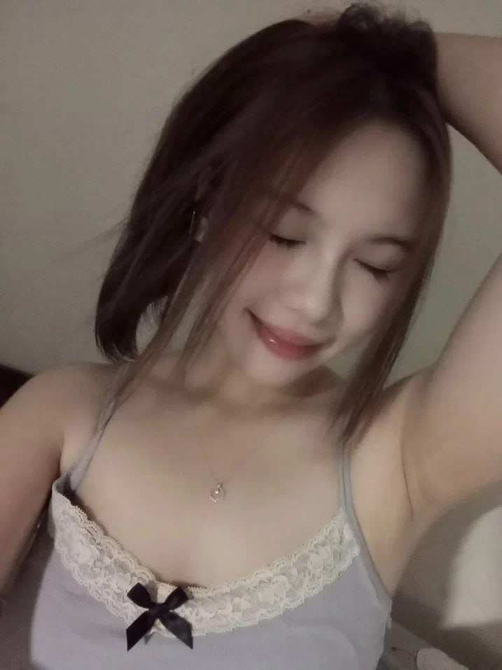 Vẫn còn một số cô gái đường phố xinh đẹp. Cái này có hiệu quả về mặt chi phí. Tôi nhanh chóng kết bạn với cô ấy trên WeChat.